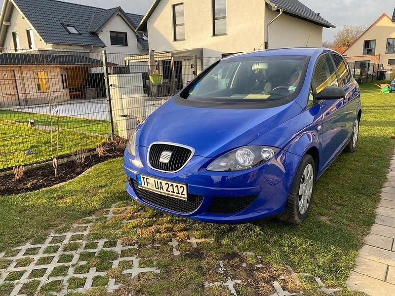 Blau Gebraucht 2005 Seat Altea Stylance Van / Kleinbus | 3.999 € (Fairer Preis) - Bild 1/4