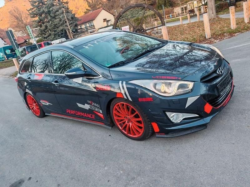 Grau Gebraucht 2015 Hyundai i40 Premium Kombi | 7.490 € (Guter Preis) - Bild 1/4