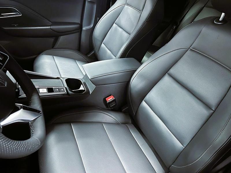 Neu MG ZS Luxury 194 PS (142 kW) 2026 Grau SUV