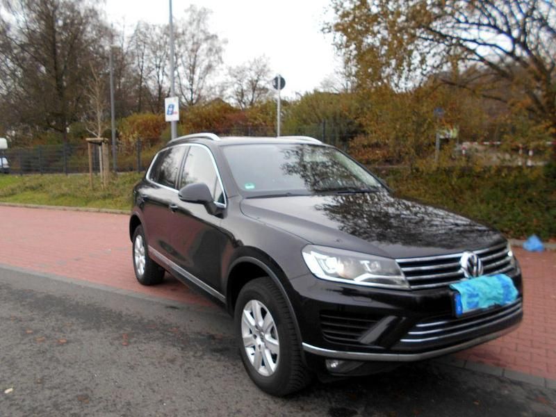 Schwarz Gebraucht 2015 VW Touareg Exclusive SUV | 17.250 € (Fairer Preis) - Bild 1/4