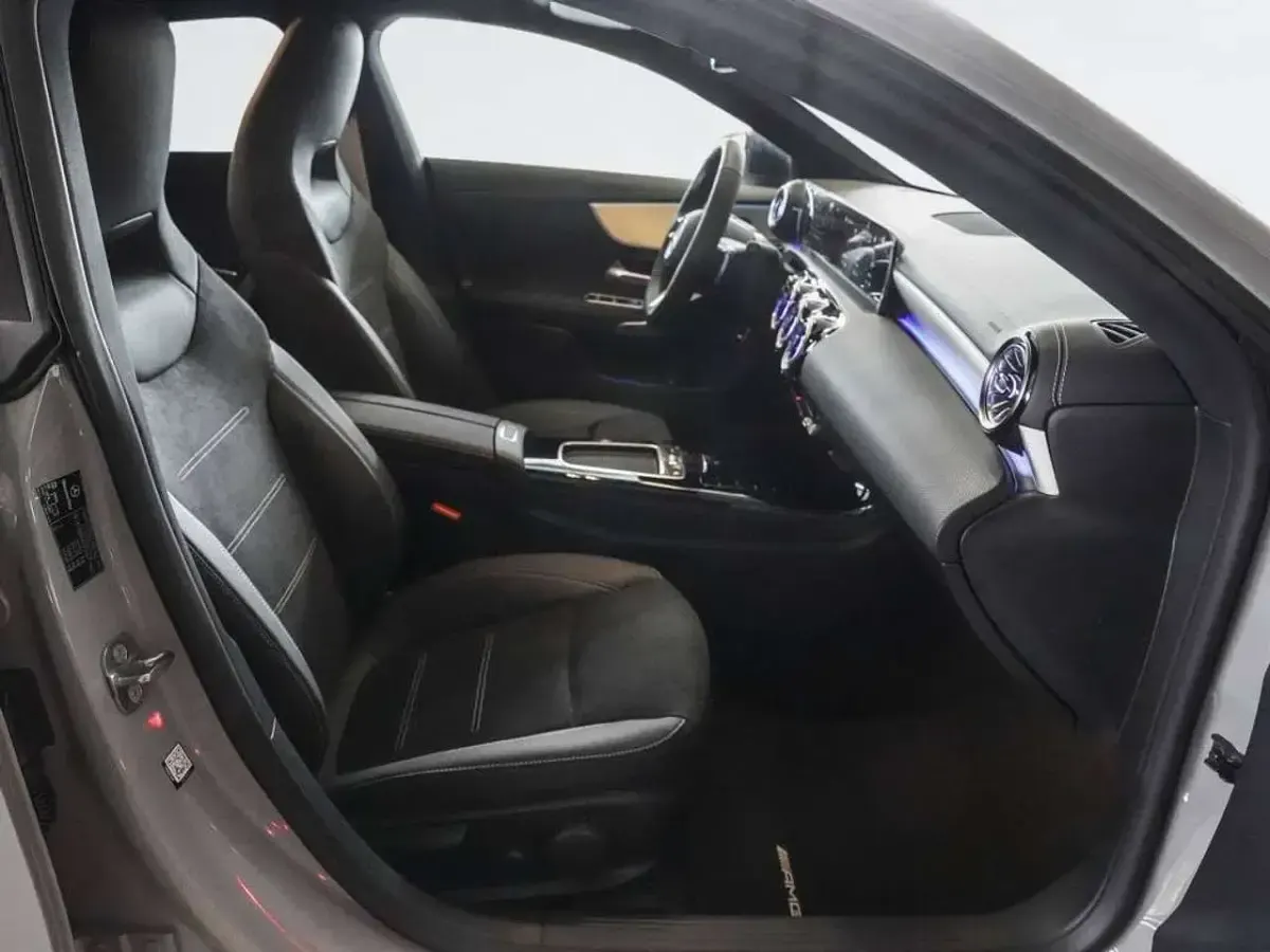 Gebraucht Mercedes CLA200 AMG 177 PS (130 kW) 2025 Alpingrau Kombi