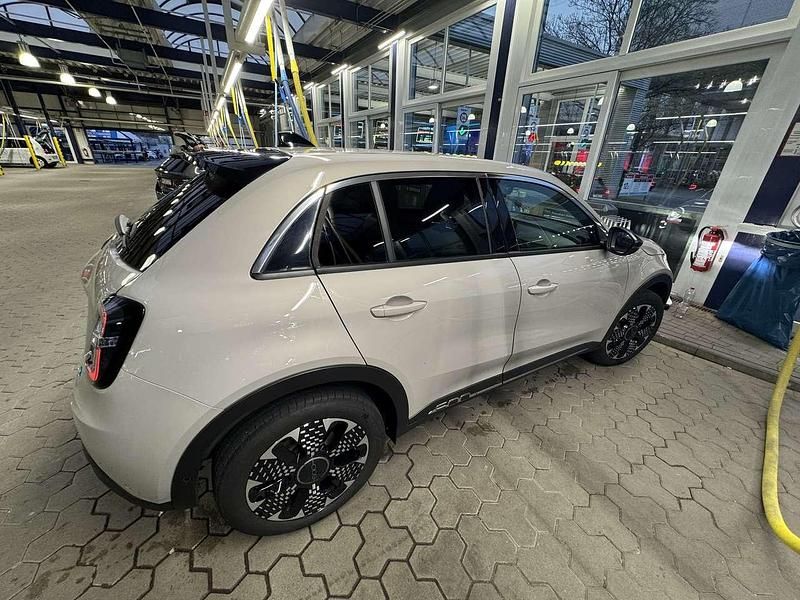 Gebraucht Fiat 600 La Prima 114 kW (156 PS) 2023 Grau SUV