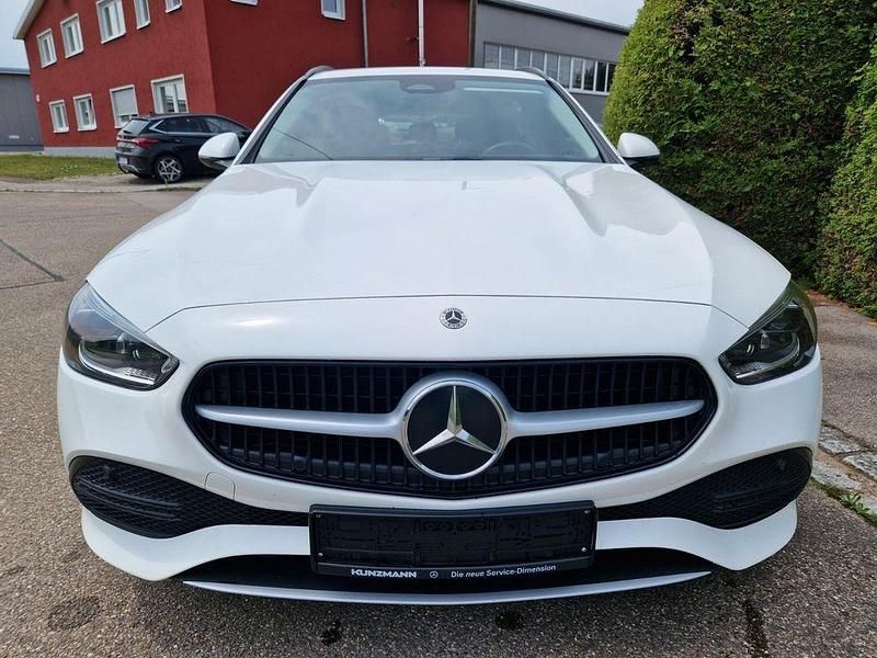 Gebraucht Mercedes C200 163 PS (119 kW) 2023 Polarweiss  unilack Kombi