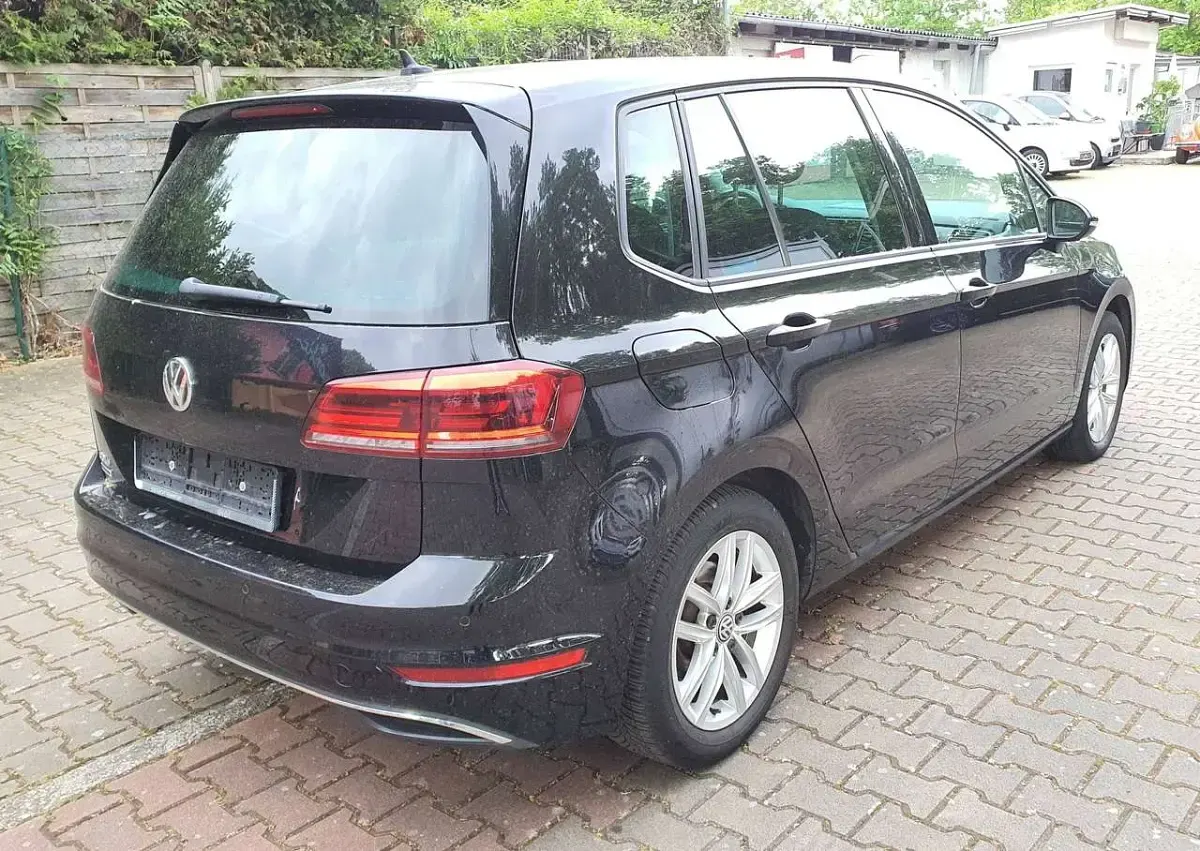 Gebraucht VW Golf Sportsvan Comfortline 150 PS (110 kW) 2019 Deep black perleffekt Van / Kleinbus