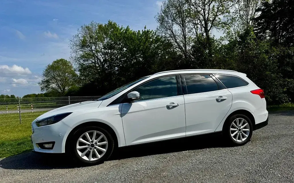 Używany Ford Focus Titanium 120 KM (88 kW) 2015 Biały Sedan/Limuzyna