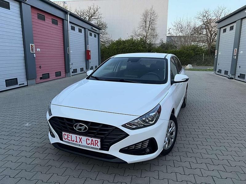 Polar white / sol Gebraucht 2021 Hyundai i30 Select Kleinwagen | 12.990 € (Etwas zu teuer) - Bild 1/4