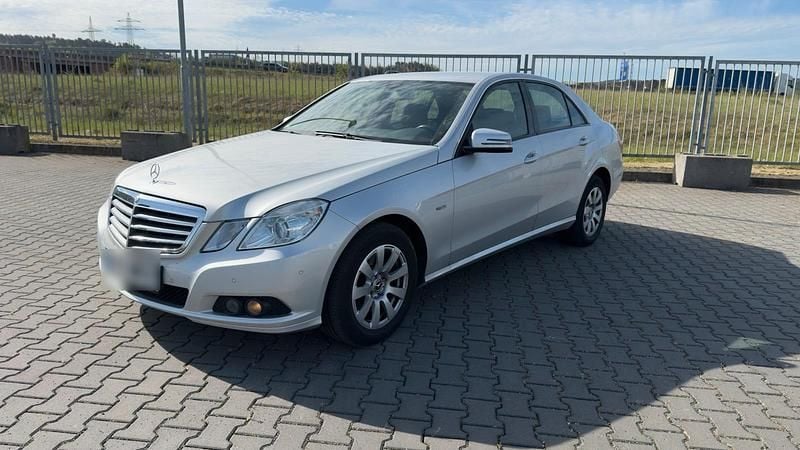 Gebraucht Mercedes E250 204 PS (150 kW) 2009 Silber Limousine