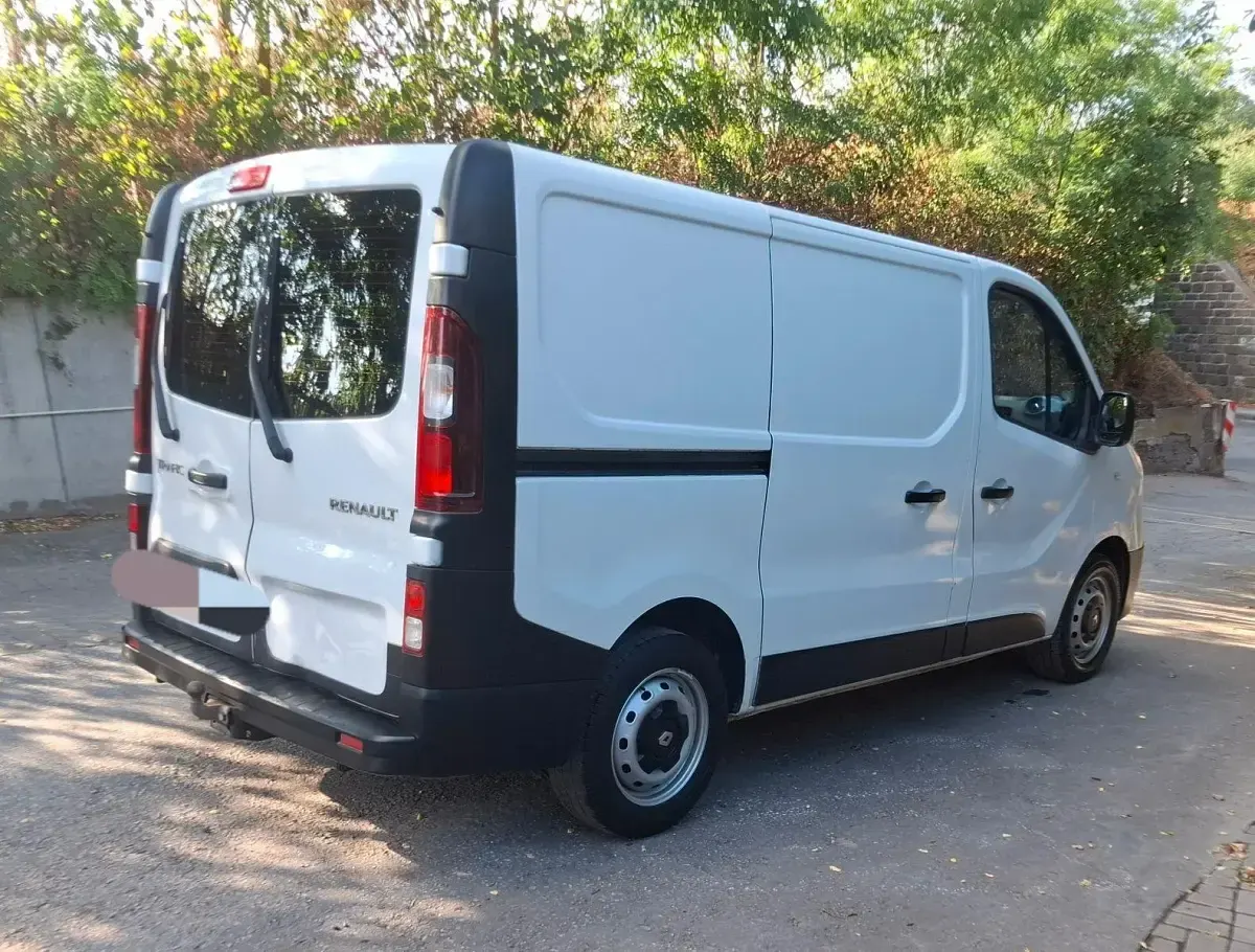 Gebraucht Renault Trafic 120 PS (88 kW) 2016 Weiß Van / Kleinbus