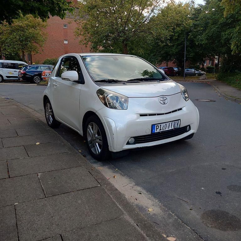 Weiß Gebraucht 2009 Toyota iQ Kleinwagen | 3.550 € (Guter Preis) - Bild 1/4
