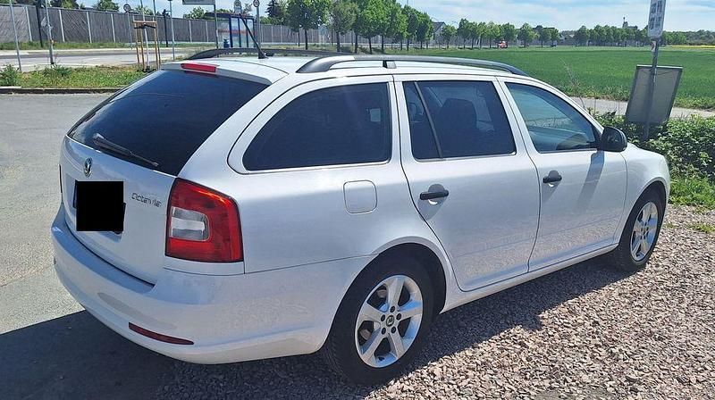 Gebraucht Skoda Octavia Fun 105 PS (77 kW) 2013 Weiß Kombi
