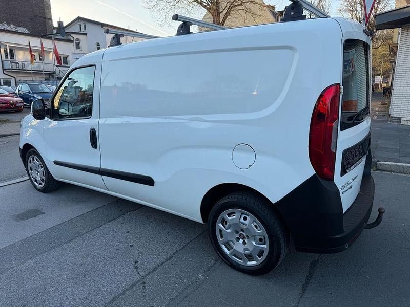 Gebraucht Fiat Doblò 101 PS (74 kW) 2016 Weiß Van / Kleinbus
