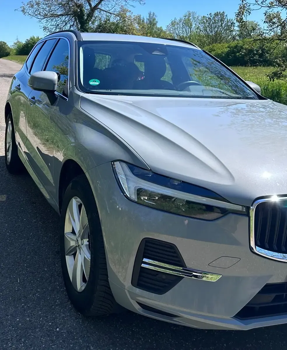 Używany Volvo XC60 Core 197 KM (144 kW) 2023 Szary SUV