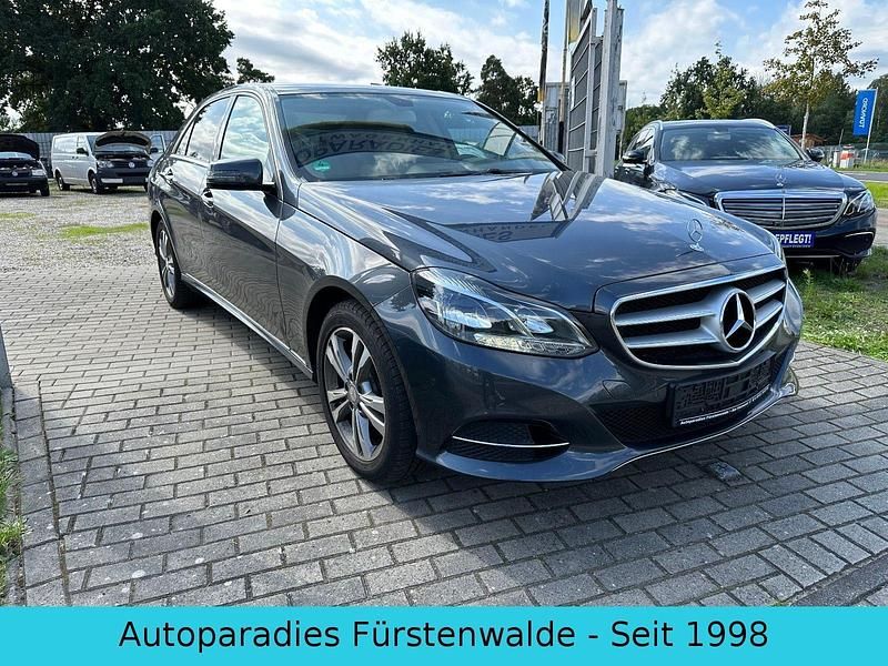 Grau Gebraucht 2014 Mercedes E300 Avantgarde Limousine | 16.990 € (Fairer Preis) - Bild 1/4