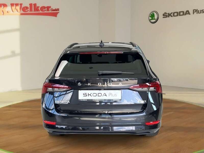 Gebraucht Skoda Octavia Ambition 150 PS (110 kW) 2023 Schwarzmagic perleffekt Kombi