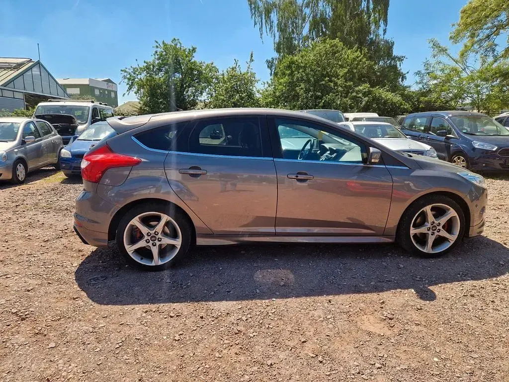 Gebraucht Ford Focus Titanium 182 PS (133 kW) 2013 Braun Limousine