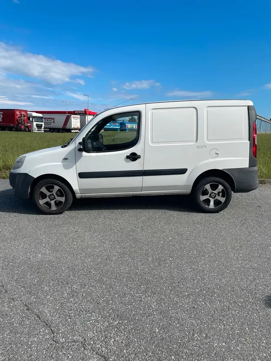 Gebraucht Fiat Doblò 75 PS (55 kW) 2008 Weiß Van / Kleinbus