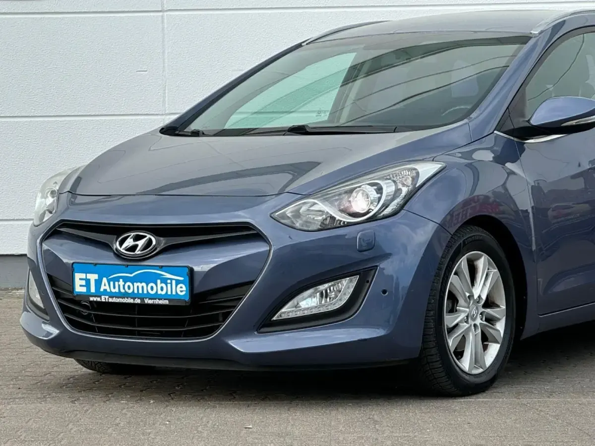 Gebraucht Hyundai i30 128 PS (94 kW) 2012 Blau Limousine