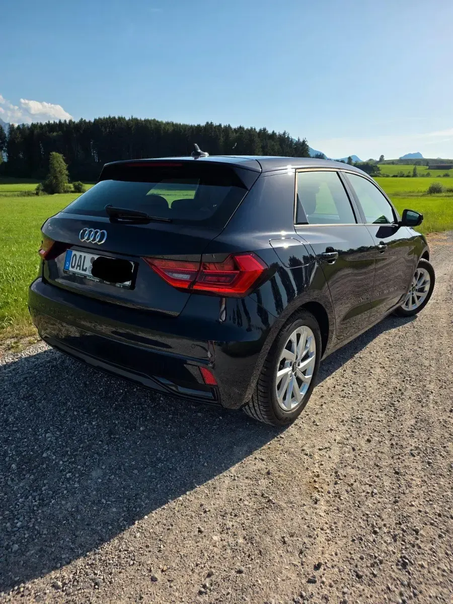 Gebraucht Audi A1 Advanced 95 PS (69 kW) 2022 Blau SUV