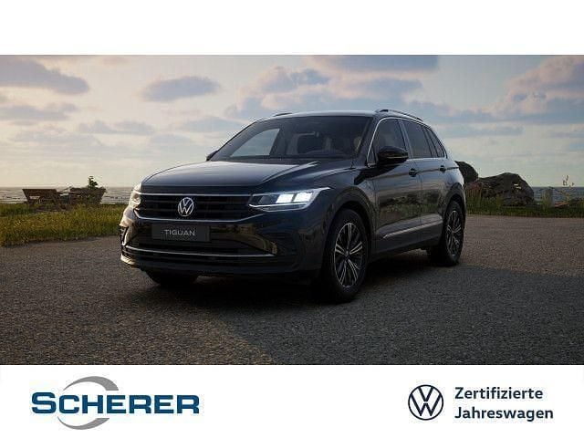 Deep black perleffekt (metallic) Gebraucht 2023 VW Tiguan Move SUV | 28.380 € (Superpreis) - Bild 1/4