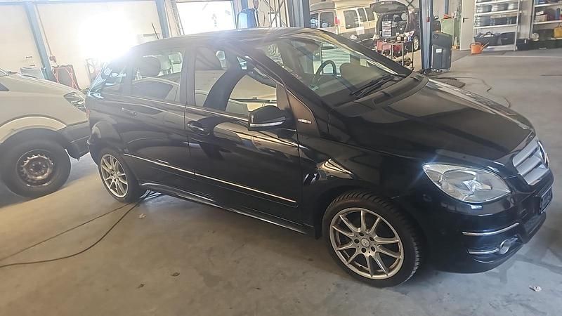 Gebraucht Mercedes B150 95 PS (69 kW) 2009 Schwarz Van / Kleinbus