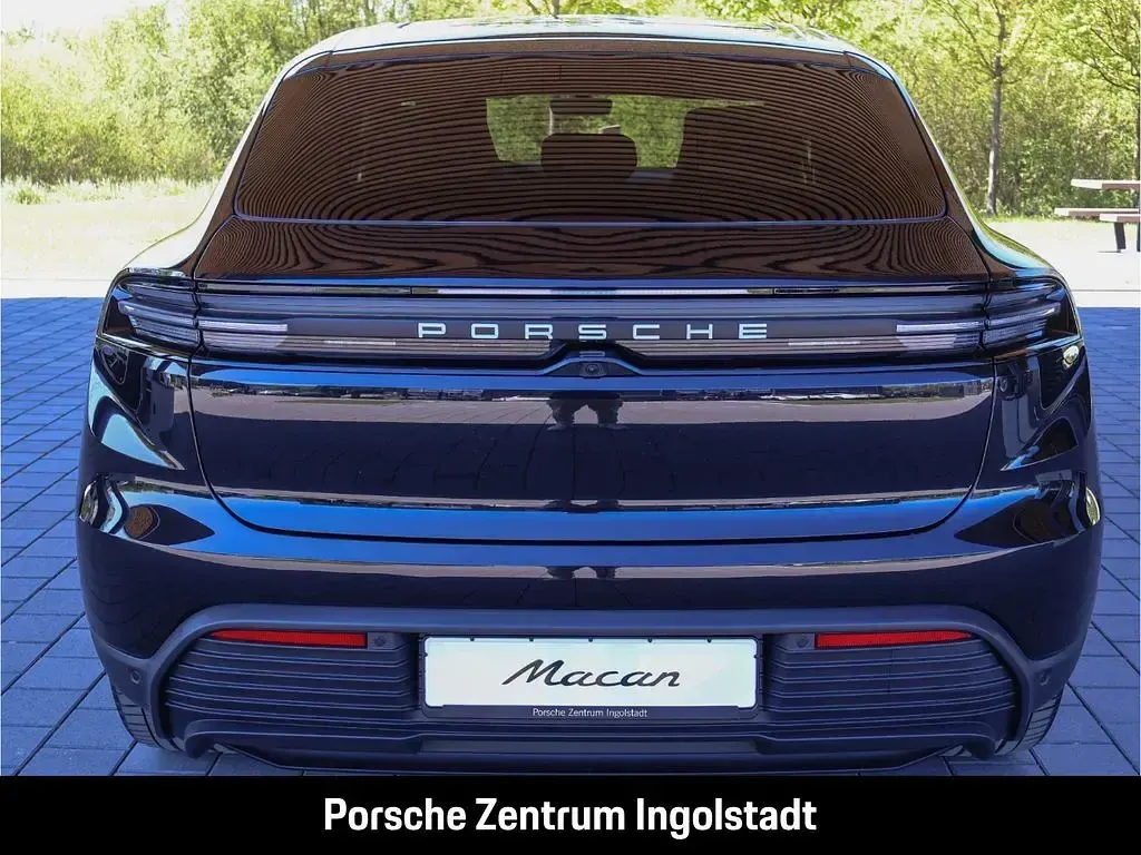 Neu Porsche Macan 4 Electric 300 kW (408 PS) 2026 Tiefschwarzmetallic SUV
