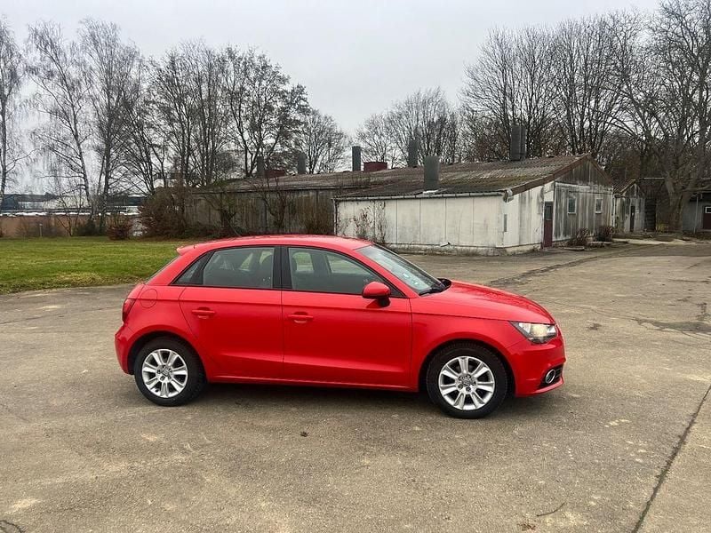 Gebraucht Audi A1 90 PS (66 kW) 2014 Rot Limousine