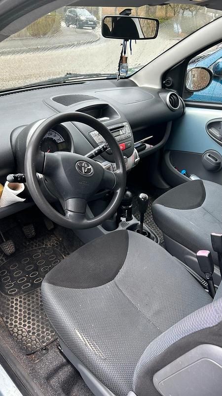 Gebraucht Toyota Aygo 68 PS (50 kW) 2005 Blau Kleinwagen