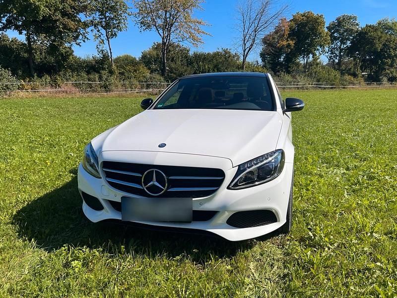 Weiß Gebraucht 2016 Mercedes C300 Avantgarde Limousine | 18.900 € (Etwas zu teuer) - Bild 1/4