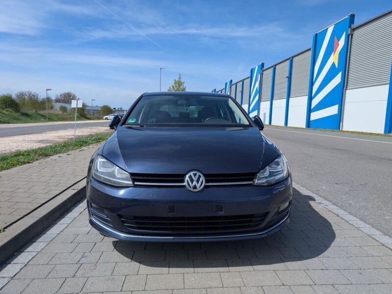 Blau Gebraucht 2016 VW Golf VII Highline Limousine | 10.299 € (Etwas zu teuer) - Bild 1/4