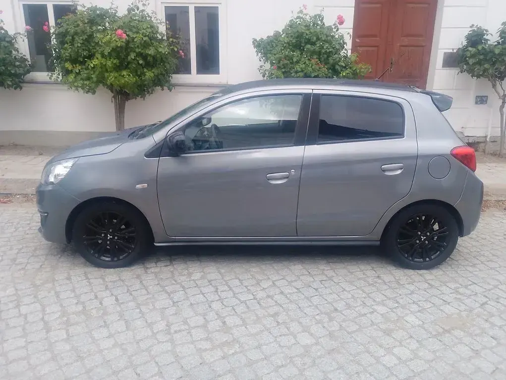 Gebraucht Mitsubishi Space Star Top 80 PS (58 kW) 2019 Grau Kleinwagen