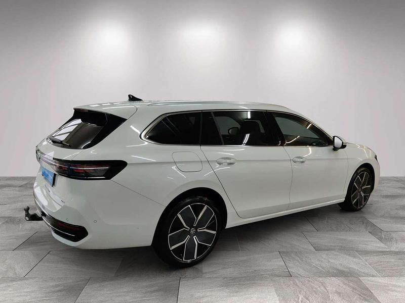 Gebraucht VW Passat Elegance 193 PS (141 kW) 2025 Oryxweiß perlmutteffekt Kombi