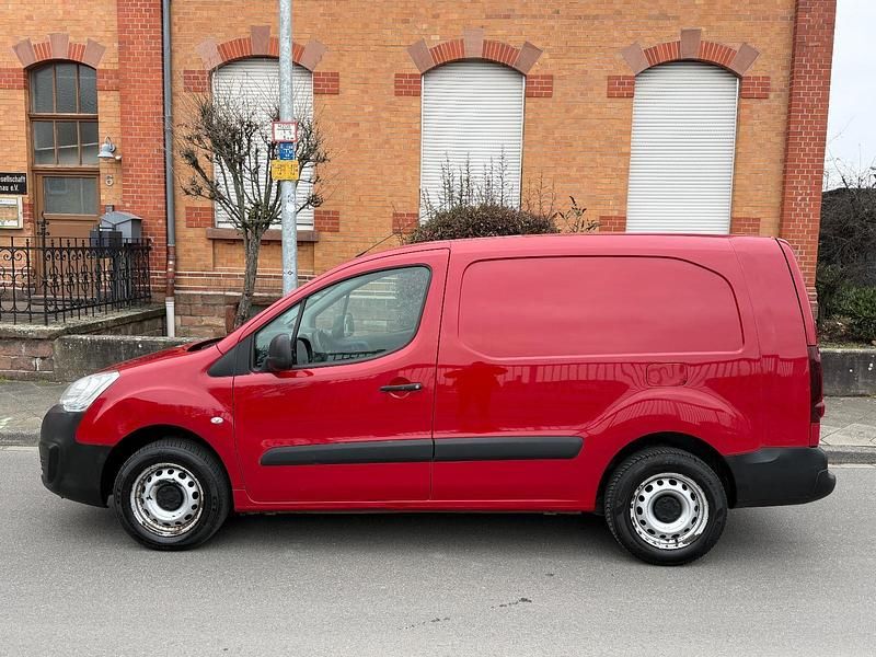 Gebraucht Peugeot Partner 99 PS (72 kW) 2017 Rot Van / Kleinbus