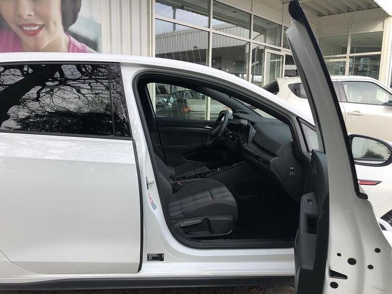 Gebraucht VW Golf VIII GTI 245 PS (180 kW) 2024 Weiß Limousine