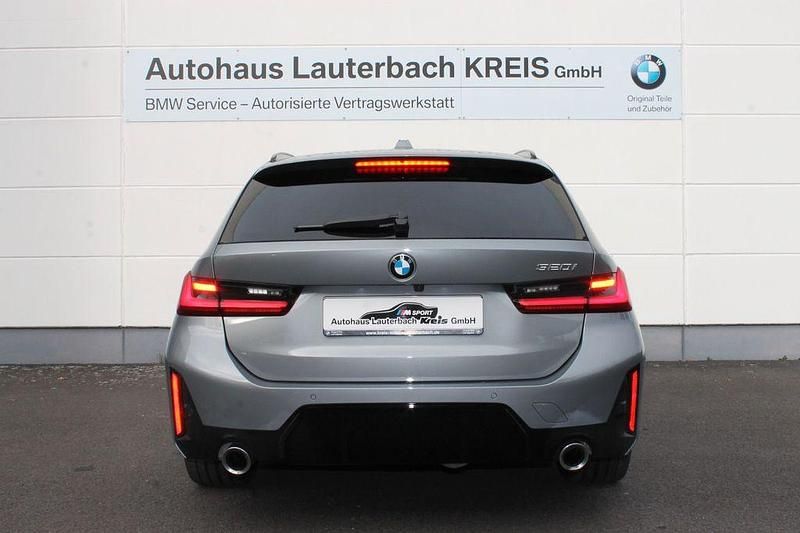 Gebraucht BMW 320 M Sport 184 PS (135 kW) 2024 Grau Kombi