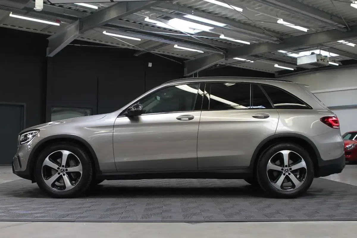 Gebraucht Mercedes GLC300 245 PS (180 kW) 2019 Mojavesilber SUV