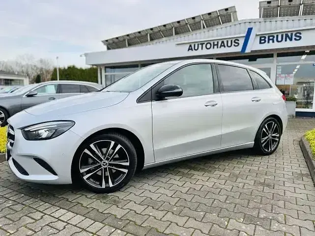 Gebraucht Mercedes B180 Progressive 136 PS (100 kW) 2019 Iridiumsilber  metalliclack Kleinwagen