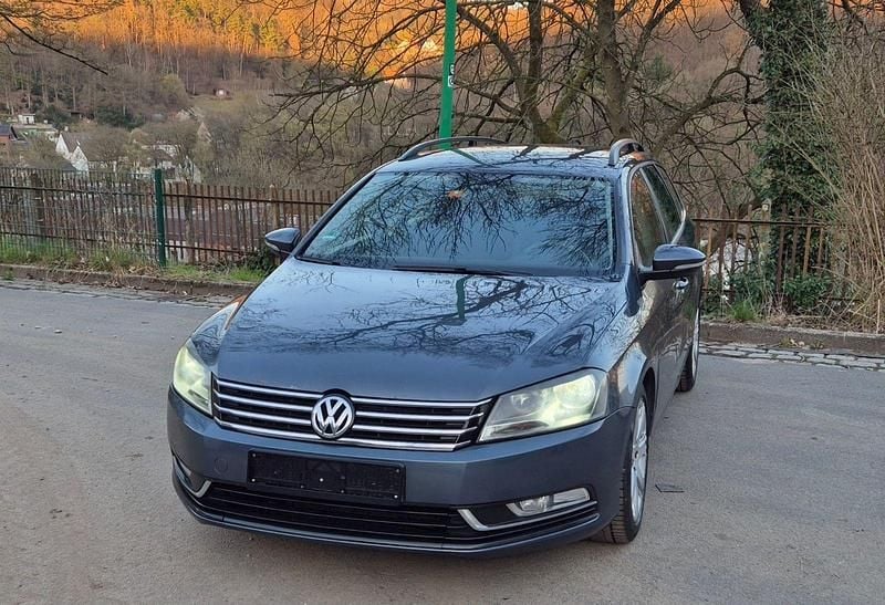 Gebraucht VW Passat 140 PS (102 kW) 2011 Grau Kombi