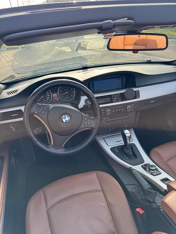 Gebraucht BMW 325 Cabriolet 218 PS (160 kW) 2009 Schwarz Cabrio