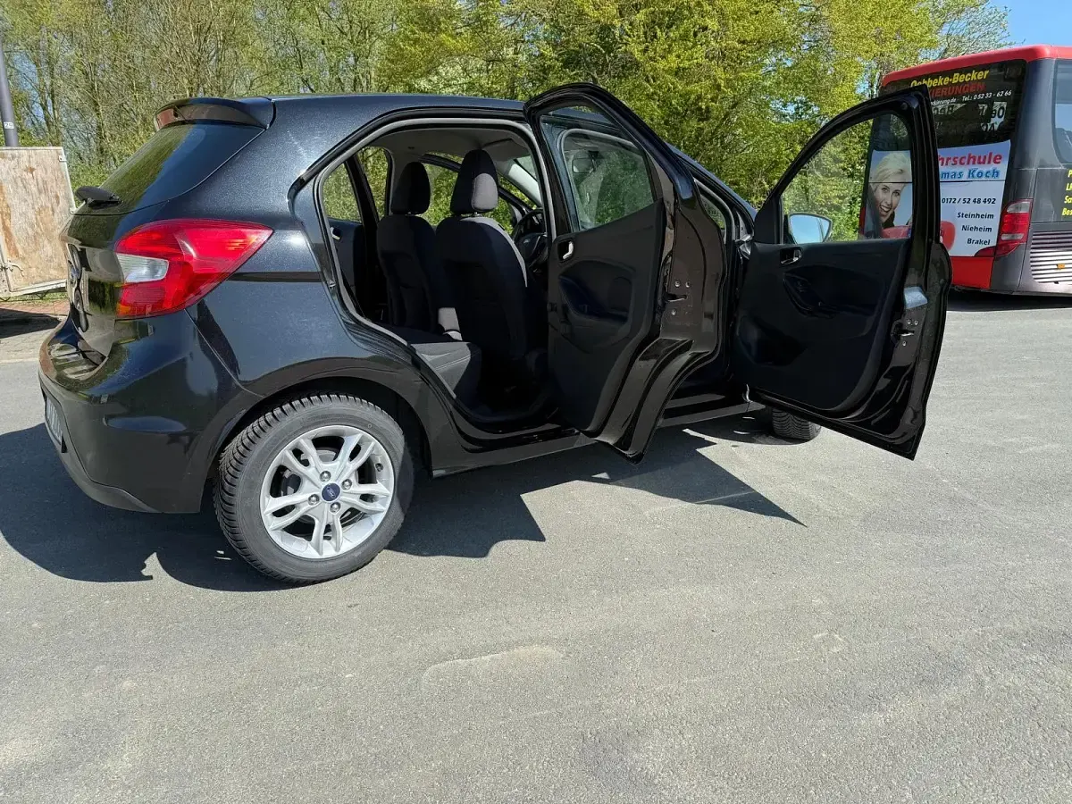 Gebraucht Ford Ka Plus 86 PS (63 kW) 2016 Schwarz Kleinwagen