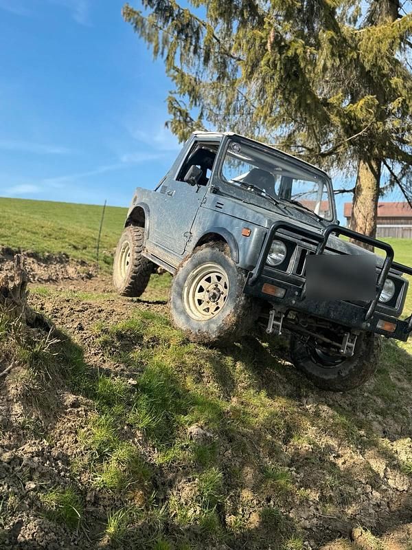 Grau Gebraucht 1989 Suzuki Samurai SUV | 4.500 € - Bild 1/4
