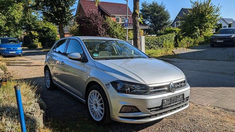 Gebraucht VW Polo Comfortline 95 PS (69 kW) 2018 Silber Kleinwagen