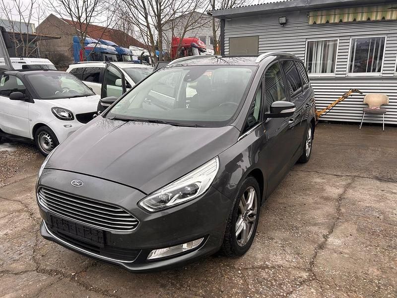Grau Gebraucht 2020 Ford Galaxy Titanium Van / Kleinbus | 11.305 € (Fairer Preis) - Bild 1/4