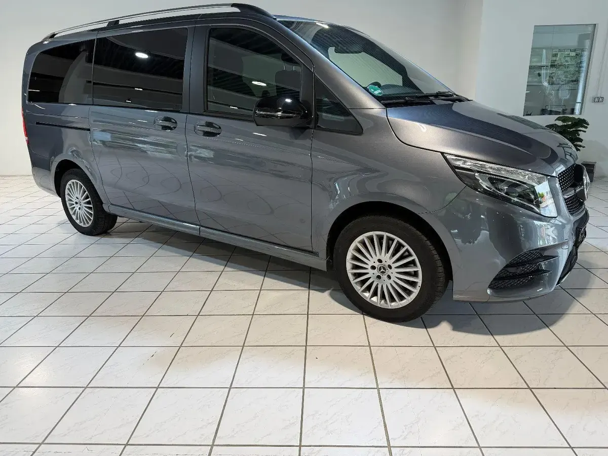 Gebraucht Mercedes V300 AMG line 237 PS (174 kW) 2022 Grau Van / Kleinbus