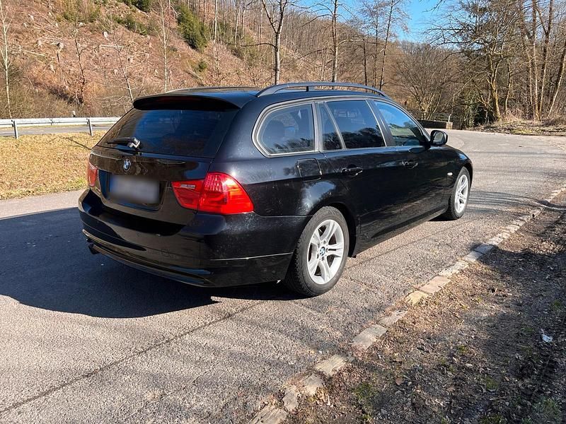 Gebraucht BMW 320 170 PS (125 kW) 2010 Schwarz Kombi