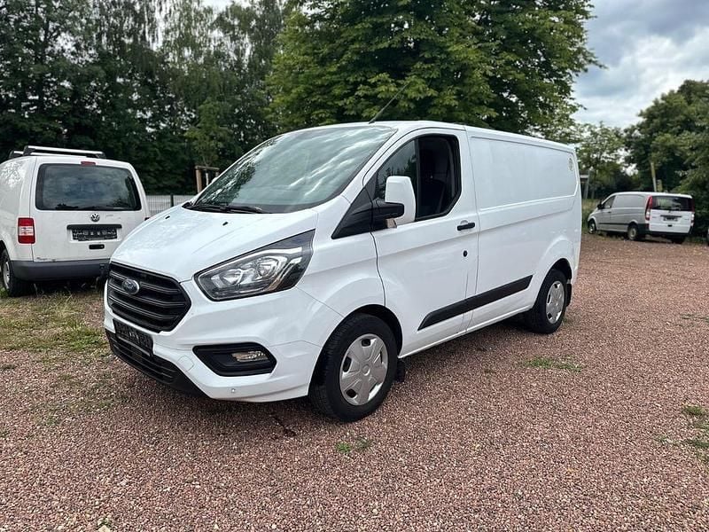 Weiß Gebraucht 2018 Ford Transit Custom Trend Van / Kleinbus | 8.999 € (Teuer) - Bild 1/4