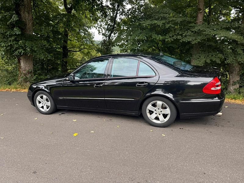 Schwarz Gebraucht 2005 Mercedes E320 Limousine | 5.999 € (Teuer) - Bild 1/4