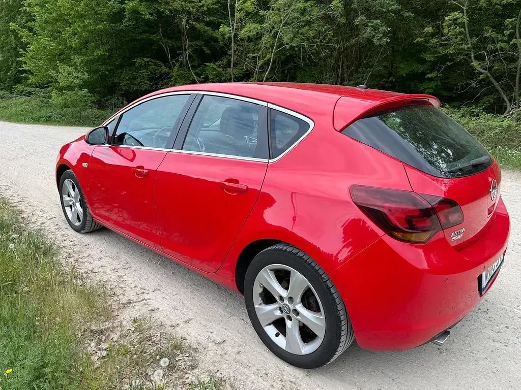 Gebraucht Opel Astra Sport 140 PS (102 kW) 2011 Rot Limousine