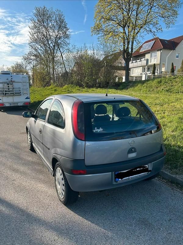 Używany Opel Corsa 75 KM (55 kW) 2005 Srebrny Hatchback