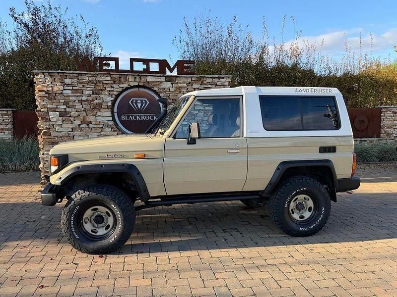 Beige Gebraucht 2001 Toyota Land Cruiser SUV | 45.000 € - Bild 1/4