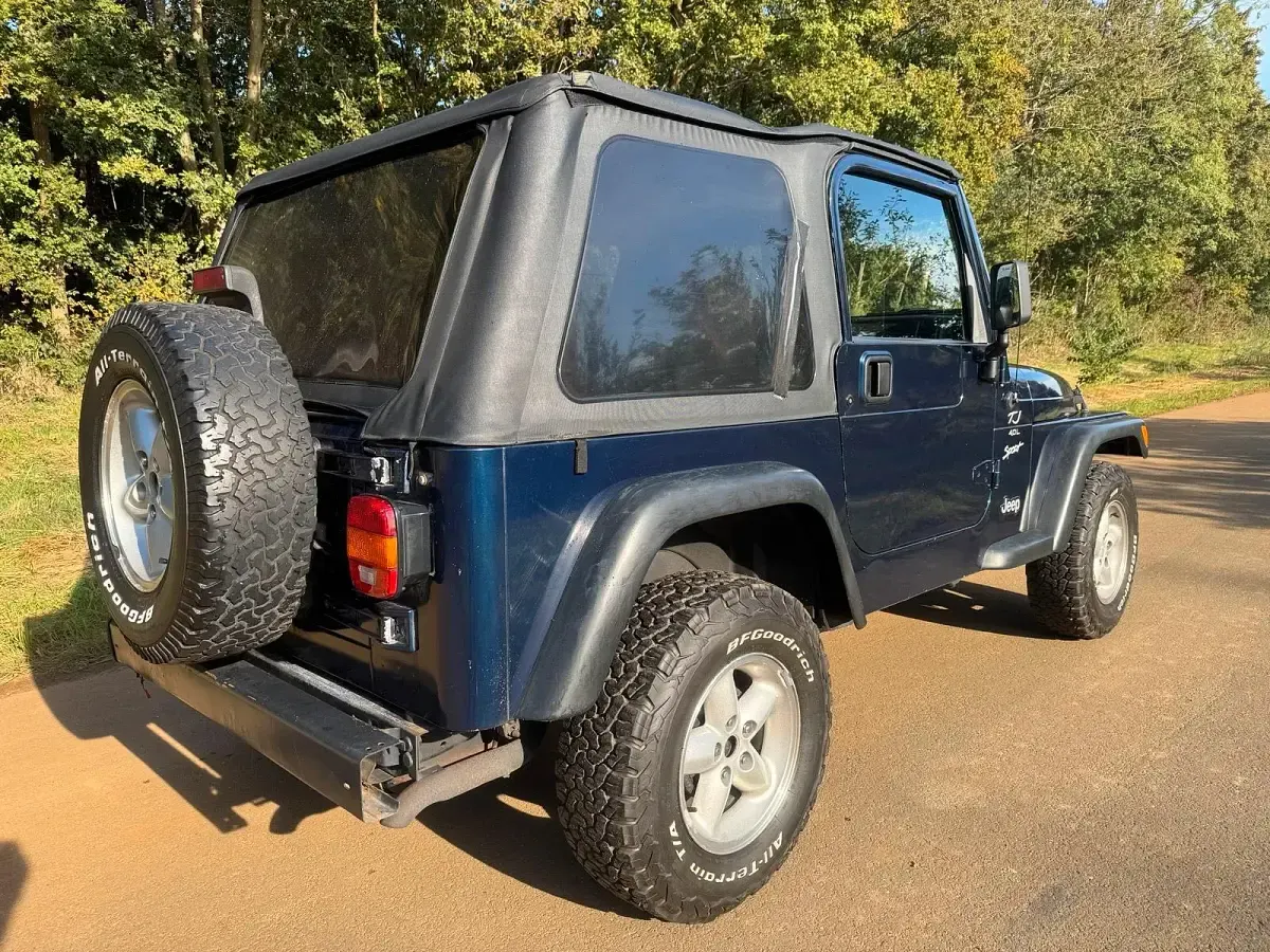 Second-hand Jeep Wrangler 177 CP (130 kW) 2000 Albastru SUV
